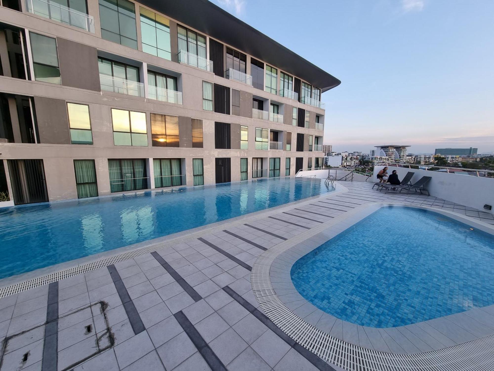 Cozy 2br Near Airport, Town & Vivacity Mall *
