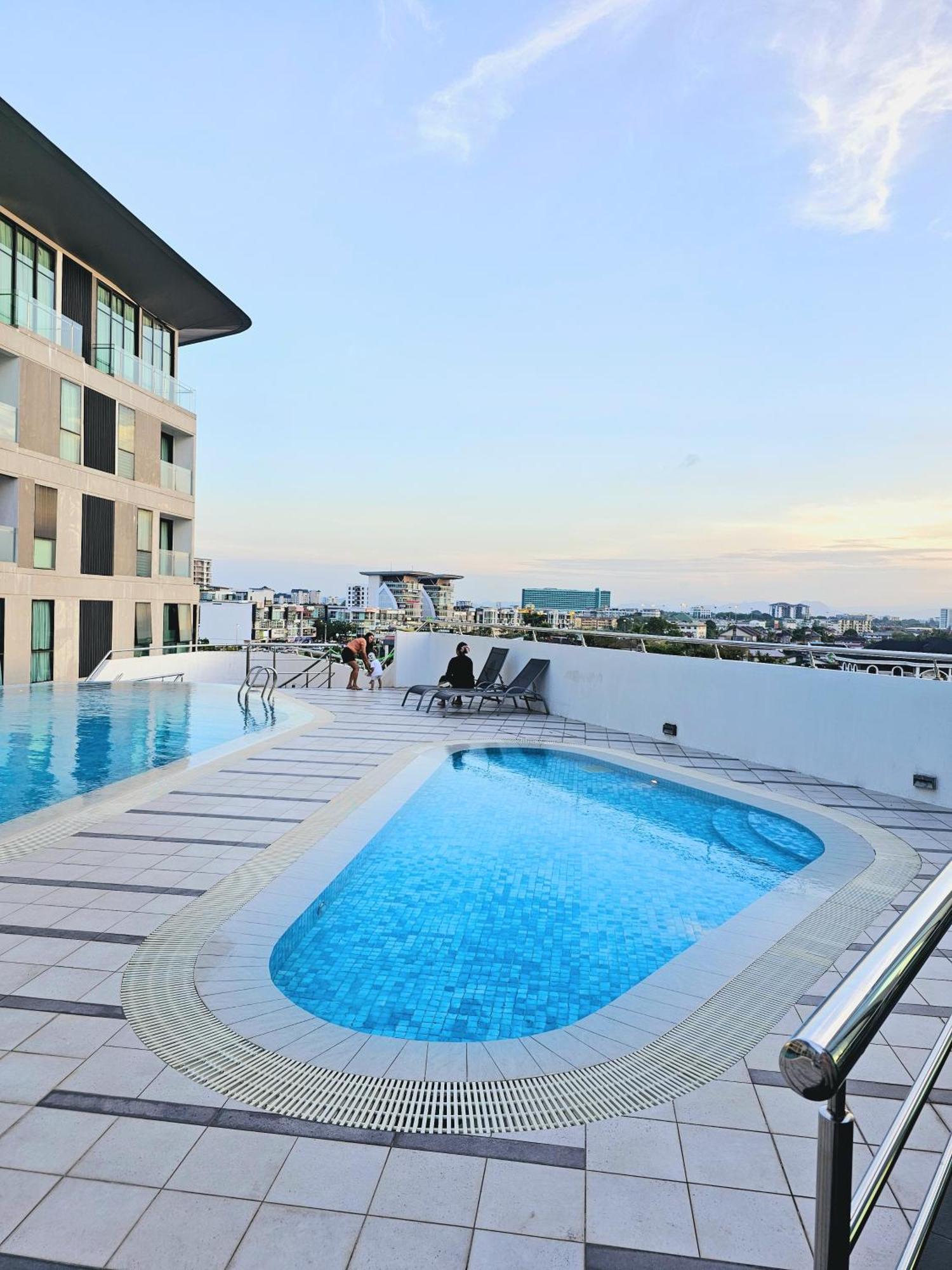 Cozy 2br Near Airport, Town & Vivacity Mall Apartment *